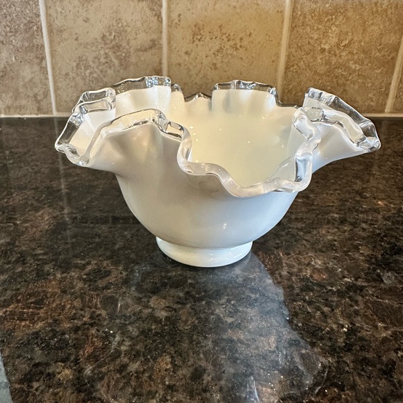 Fenton Silvercrest Elegant White Ruffled Glass Bowl